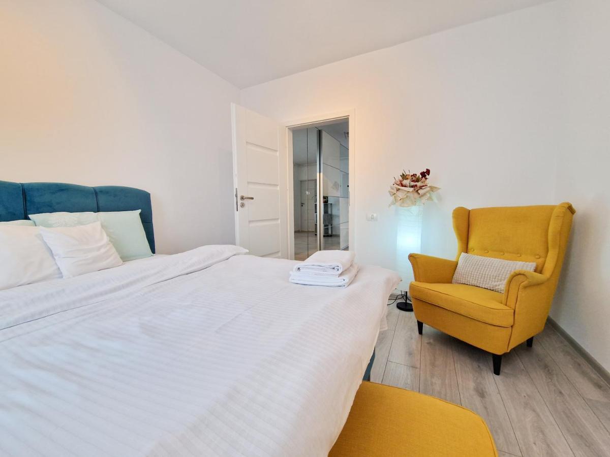 Mirvana Azur Skyview Apartment
